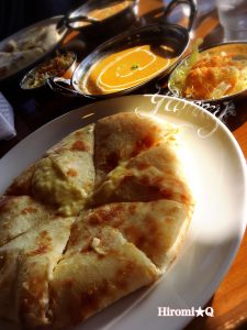 チーズナンとキーマカレー